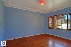  B65 Warrawong NSW 2502 * Attention Investors and First Home Buyers, this property is surely worth checking out * Great 'add value' potential * 1 x 3 bedrooms upstairs and 1 x 1 bedroom downstairs, independent from each other * Potential weekly income of $470 per week * Convenient location, close to schools, transport and Westfield Shopping Centre 
