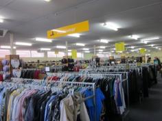  51 Walter Road, DIANELLA WA 6059 A rare opportunity suited to a wide range of commercial uses. • 	 725 square metres  • 	 Retail tenancy/showroom • 	 Excellent exposure on busy Walter Road • 	 Great onsite parking facilities  • 	 Brilliant signage opportunities  • 	 Male & Female toilets • 	 Staff amenities 