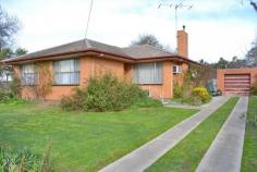 7 View Street Mansfield VIC 3722 SOLID, STURDY & CLOSE TO SCHOOLS! -Sturdy brick veneer family home on a large & private block -Excellent location, close to schools and a quick walk down town -3 bedrooms plus study/sunroom, central bathroom & separate laundry & W/C -Lounge with gas heater & A/C, separate combined kitchen & meals area -Good easy-maintenance backyard with single garage plus garden shedding -Excellent offering for first home buyers & investors alike - act quickly!   
