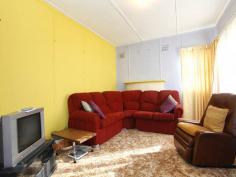 138 Carnarvon Rd Schofields NSW 2762 TIDY 2 BEDROOM COTTAGE ON A HUGE BLOCK....26 METER FRONTAGE.....HUGE GROWTH AREA OF SCHOFIELDS... 138 Carnarvon Road Schofields NSW 2762 Inspections Inspections by appointment only. Set
 on a large level 1000m2 plus block is this neat 2 bedroom home in a 
very rural setting.....if you like a rural setting peace & privacy 
and room to move than this property could be for you.....call now to 
inspect