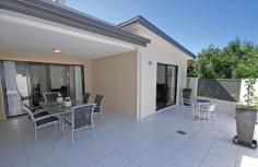  3/51 Elizabeth Street, Toowong, QLD 4066 Main bedroom has ensuite and sliding doors out to patio. Light & airy open plan living area which also opens out to a spacious tiled patio. Conveniently located less than 5 min drive from the Toowong Village and train station and public transport available to get you to the City and Brisbane River. •	Built ins •	Dishwasher •	Internal Laundry •	TV & Internet connections •	2 separate garages with remote controls •	Quiet location – 1 of 5 units in complex 