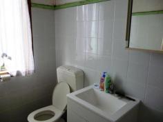  77 High St Bowraville NSW 2449 For Sale $151,000 
													
													
													 
													 
													 Older style property with very good rental history. Currently let at $230 per wk.
 
 Large 3 bedrooms with 2 living areas. Upgraded bathroom, large kitchen and single garage. Extra shower in laundry.
 
 Good size rear fenced yard and backing onto rural area.
 
 School and shops not far away 
												 
													 													 
								 
												
 
 

 
 

 