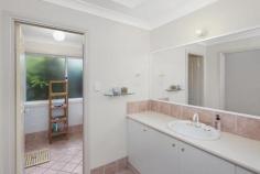 2/15 Tourmaline Ave Pearl Beach NSW 2256 Seconds to the sand and 
with a private lush courtyard is this light and bright, spacious duplex.
 Enjoying a low maintenance lifestyle, it has a generous living space 
with a vaulted ceiling and three good sized bedrooms. 