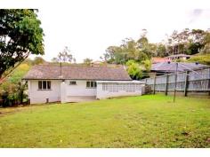  11 Flynn St Holland Park West QLD 4121 