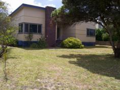 19 Leslie Street - Yakamia Yakamia, Albany WA 6330 NEAT & TIDY COTTAGE Two bedrooms with robes, plus 
sleepout, one bathroom, lounge with gas point and tile fire, new 
kitchen/dining, enclosed yard, patio area.  No pets.  Mowing included. 
Must be viewed inside to appreciate.  Available 28 August.  (DR) 