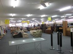  51 Walter Road, DIANELLA WA 6059 A rare opportunity suited to a wide range of commercial uses. • 	 725 square metres  • 	 Retail tenancy/showroom • 	 Excellent exposure on busy Walter Road • 	 Great onsite parking facilities  • 	 Brilliant signage opportunities  • 	 Male & Female toilets • 	 Staff amenities 