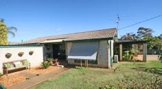  35 Ridge Street   Tamworth   NSW   2340 This beautifully presented home boasts a great size open plan living with a large lounge plus a dining area off the kitchen. Two of the three spacious bedrooms have built-in robes and good storage. There is a garden shed and a storage room behind the carport. The in-ground pool and entertaing area offers privacy from the road. 