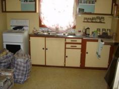 8 Rose Street Murgon QLD 4605 Number of bedrooms : 2  Number of bathrooms : 1  Number of toilets : 1 Hot water type : Electric   2 bedrooms, lounge, kitchen, carport plus garage, quiet street, currently rented for $150p.w. 