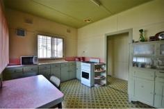  200 Buff Point Ave Buff Point NSW 2262 Such a commanding position opening onto prime waterfront reserve is this charming cottage. The property boasts 2 large bedrooms plus extra sunroom/study, neat kitchen with seperate lounge/living area plus original bathroom. Also includes rear garage with HUGE workshop for extra storage. Sorry no pets. 