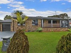  50 Lucinda Ave Killarney Vale NSW 2261 f you are looking for a home that offers 
lifestyle and location on your doorstep than it's going to be hard to 
look past this one!!! Situated opposite the foreshore of Tuggerah Lake 
and taking in views from the main bedroom and living area; inside is a 
good sized main living area, separate dining, study nook, new kitchen 
and bedrooms numbering (3) with built ins plus a walk in robe to the 
main. There is a new second bathroom and laundry area; the outdoors are 
perfectly presented and landscaped with a private rear yard new hardwood
 deck and plenty of frontage and a garage with extra toilet. Call now to
 arrange a viewing!!! 
 
   
 
 Property Snapshot 
 
 
 
 Property Type: 
 House 
 
 
 Construction: 
 Brick 