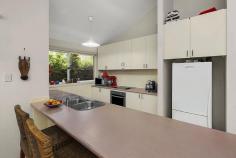 2/15 Tourmaline Ave Pearl Beach NSW 2256 Seconds to the sand and 
with a private lush courtyard is this light and bright, spacious duplex.
 Enjoying a low maintenance lifestyle, it has a generous living space 
with a vaulted ceiling and three good sized bedrooms. 