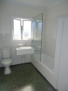  7/72 Racecourse Road Hamilton Qld 4007 AFFORDABLE NEAT AND TIDY UNIT IN GREAT LOCATION Features Include: - Two bedrooms - Mirror/shelf vanity in each room - Gas cooking - Ceiling fans - Bathroom with bath and shower - Communal laundry - On Racecourse Road, opposite shops, cafes and public transport - Great value for money            