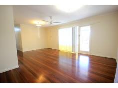  11 Flynn St Holland Park West QLD 4121 