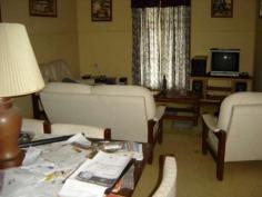  8 Rose Street Murgon QLD 4605 Number of bedrooms : 2  Number of bathrooms : 1  Number of toilets : 1 Hot water type : Electric   2 bedrooms, lounge, kitchen, carport plus garage, quiet street, currently rented for $150p.w. 