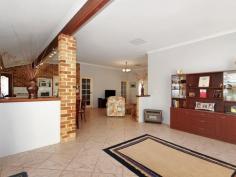  21 Strelitz View Beeliar WA 6164 GREAT FAMILY HOME property ID: 3474724      property type: House 	 $549,000-$599,000 	 4 		 2 		 2 Located in the Stanford Gardens Estate, this four bedroom, 2 bathroom home has loads of features.  Open Plan Kitchen / Meals / Family / Games High Ceilings to Main Living Inbuilt Gas Heated Spa Private Entertaining Gas Ducted Heating Evaporative Air Conditioning Formal Lounge and Dining Main Bedroom with Walk in Robe and Ensuite Separate Study Minor Bedrooms all with built in robes 6m x 4m Powered workshop Rear Access Bore reticulated gardens Approx 240sqm living New Local Shopping Centre BEELIAR VILLAGE featuring Fast food outlets, Petrol Station and other retails stores is now within walking distance. 