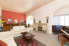  164 Victoria Rd Bellevue Hill NSW 2023 Web ID : 	 1718026 Price : 	 Auction Auction Date : 	 Tuesday 16th September 2014 Auction Time 	 6:30 PM Auction Place : 	 Double Bay Auction Centre, Level 1, 20-26 Cross St Delightful Family Home With North East Aspect And Scenic Views 4 2 2 Set high and wide on a large sunny block (approx. 750sqm) in a premium location, this freestanding single storey home enjoys elevated views towards the ocean, the nearby golf course and the harbour. Owned by one family for 31 years, this idyllic home offers huge potential to redesign (STCA), with even better views from a 2nd storey. Well back and almost hidden from the road, the current layout includes a sunroom and study, 4 bedrooms, 2 bathrooms, separate large open plan formal and informal living/dining rooms, gas kitchen, wraparound patio and extensive private garden areas. A short stroll to village shops, places of worship, parks, golf courses,top schools and a few bus stops along to Westfield Centre and train station. Property Features Large formal living/dining roomSunny north-east aspectApprox. 750sqm prime landSunroom and studyLarge open family living/dining with gas kitchen4 bedrooms2 bathroomsInt laundryHigh ceilingstimber floorsAttic storeDouble garage 