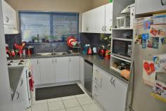  1/66 Spearwood Rd Sadadeen NT 0870 Take a look at this lovely, two bedroom unit that is close to schools, shops and transport.  The open plan carpeted and tiled living/dining area is spacious with a reverse cycle air conditioner and also ducted evaporative air conditioning throughout.  The kitchen has gas cooking, range hood, double sink, dishwasher and ample cupboard and bench space. The two bedrooms both feature carpet, built in robes and ceiling fans. The main bathroom has a separate bath to shower, vanity and the toilet is separate.  Outside you have a great undercover area for entertaining, side gate access to your backyard, undercover carport at your front door and being an end unit, only one side neighbour. - See more at: http://www.professionals.com.au/real-estate/property/742635/for-sale/unit/nt/sadadeen-870/1-66-spearwood-road/#sthash.HeL9Ewid.dpuf 