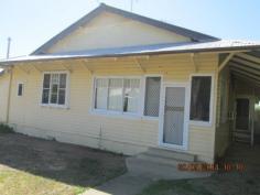  20 Chester Street Moree NSW 2400 INVESTMENT PROPERTY * 6 X 1 BEDROOM FLATS * OLDER STYLE BATHROOM & KITCHEN FACILITIES * WITHIN WALKING DISTANCE TO THE CBD & SCHOOLS * BLOCK SIZE - 1012 SQM General Features Property Type: Unitblock Bedrooms: 6 Bathrooms: 6 Land Size: 1012 m² (approx) 