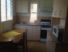  12 Hampstead Rd Highgate Hill QLD 4101 12 Bedrooms spread over three units, walking distance to South Bank campus and QUT Gardens Point 
 
West End mecca just a short stroll. Close to transport. 
 
All bills included 
 
Unit 1 - AVAILABLE NOW 