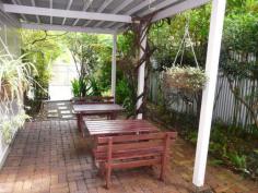 20 Rosa St Spring Hill QLD 4000 Delightful fully furnished town house with many original features, this 
property has great charm and is in a quiet street close to everything. 
 
 2 Bedrooms, both with air-conditioning and ceiling 
fans throughout.
 Large built-in wardrobes.
 Living room and separate kitchen with all white goods and kitchen equipment supplied.
 1 Bathroom. 
 Enclosed balcony off one bedroom. Large, tranquil courtyard.
 1 car park. No pets. 