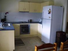 2/27 Kathleen Place Yamanto Qld 4305 3 BEDROOMS, BUILT-INS WITH FAN LIGHT COMBOS THROUGHOUT PROPERTY
 * BATHROOM WITH SEPARATE TOILET
 * AIR CONDITIONED IN LOUNGE
 * GARAGE WITH LAUNDRY 
 * SEPARATE LOUNGE AND DINING
 * LARGE KITCHEN WITH PLENTY OF CUPBOARD SPACE
 * SECURITY SCREENS THROUGHOUT
 * BACK YARD VERTICALS 