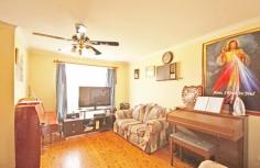  47 Othello Avenue Rosemeadow NSW 2560 This three bedroom home in Rosemeadow includes separate lounge and dining, spacious kitchen, neat and tidy bathroom, double lock up garage and covered outdoor entertaining area. Located in a quiet street within walking distance to local schools and shops. 
