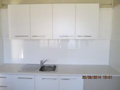  20 Chester Street Moree NSW 2400 INVESTMENT PROPERTY * 6 X 1 BEDROOM FLATS * OLDER STYLE BATHROOM & KITCHEN FACILITIES * WITHIN WALKING DISTANCE TO THE CBD & SCHOOLS * BLOCK SIZE - 1012 SQM General Features Property Type: Unitblock Bedrooms: 6 Bathrooms: 6 Land Size: 1012 m² (approx) 