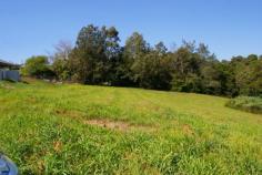  18 Greenfields Court Maleny Qld 4552 Country living, and less than five minutes away from Maleny's shop and 
facilities. Easy walk to the high school and child care. Easy to build 
on block adjacent to farmland. 2482m2 with rural outlook. Pathways and 
parkland close by. 