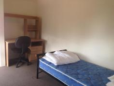 12 Hampstead Rd Highgate Hill QLD 4101 12 Bedrooms spread over three units, walking distance to South Bank campus and QUT Gardens Point 
 
West End mecca just a short stroll. Close to transport. 
 
All bills included 
 
Unit 1 - AVAILABLE NOW 