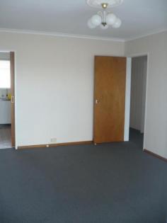  5/250 Gordon Street Footscray Vic 3011 Burnham Real Estate is proud to present this spacious apartment well 
located on the first floor at the front of the block. Includes two 
bedrooms, lounge with balcony, kitchen, gas stove plus under cover 
parking with additional car access from Sydney Street at the rear. 
Situated close to bus, train, schools, with easy access to Highpoint and
 Footscray shopping areas.  
 