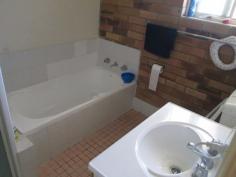  4/4-6 Dover Street Moree NSW 2400 4/4-6 Dover Street, Moree * 2 bedrooms with built in robes * Single garage * Bathroom with shower, bath & vanity * Currently rented for $205 per week General Features Property Type: Unit Bedrooms: 2 Bathrooms: 1 