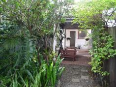 20 Rosa St Spring Hill QLD 4000 Delightful fully furnished town house with many original features, this 
property has great charm and is in a quiet street close to everything. 
 
 2 Bedrooms, both with air-conditioning and ceiling 
fans throughout.
 Large built-in wardrobes.
 Living room and separate kitchen with all white goods and kitchen equipment supplied.
 1 Bathroom. 
 Enclosed balcony off one bedroom. Large, tranquil courtyard.
 1 car park. No pets. 