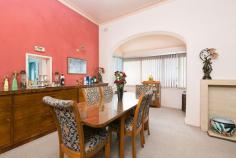  164 Victoria Rd Bellevue Hill NSW 2023 Web ID : 	 1718026 Price : 	 Auction Auction Date : 	 Tuesday 16th September 2014 Auction Time 	 6:30 PM Auction Place : 	 Double Bay Auction Centre, Level 1, 20-26 Cross St Delightful Family Home With North East Aspect And Scenic Views 4 2 2 Set high and wide on a large sunny block (approx. 750sqm) in a premium location, this freestanding single storey home enjoys elevated views towards the ocean, the nearby golf course and the harbour. Owned by one family for 31 years, this idyllic home offers huge potential to redesign (STCA), with even better views from a 2nd storey. Well back and almost hidden from the road, the current layout includes a sunroom and study, 4 bedrooms, 2 bathrooms, separate large open plan formal and informal living/dining rooms, gas kitchen, wraparound patio and extensive private garden areas. A short stroll to village shops, places of worship, parks, golf courses,top schools and a few bus stops along to Westfield Centre and train station. Property Features Large formal living/dining roomSunny north-east aspectApprox. 750sqm prime landSunroom and studyLarge open family living/dining with gas kitchen4 bedrooms2 bathroomsInt laundryHigh ceilingstimber floorsAttic storeDouble garage 