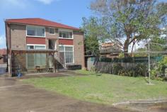  4/580 Old South Head Rd Rose Bay NSW 2029 Presenting a great opportunity to occupy this light filled over-sized, top floor two bedroom unit. 
 
You get! 
 
- Main bedroom with sun room 
- Well maintained kitchen that extends out onto a sun room 
- Art Deco bathroom 
- Internal Laundry 
- Large shared yard 
- Car space 
 
Open Inspection: Saturday 6th September 2014, 10.30am - 10.45am 
