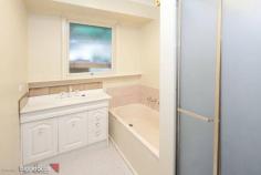  10 Waratah Ave The Basin VIC 3154 CLOSING DATE SALE (UNLESS SOLD PRIOR) Tuesday 23rd September 2014 at 6:00pm The magnetic pull of potential will draw you in! Nestled on 1087m2 approx, this residence offers the advantage of desirable dimensions and the chance to craft a stunning new residence with renovation potentials at every turn (STCA). Featuring a superb flat corner block situated in the foothills of the Dandenongâ€™s, this original brick veneer home is the canvas for a work of art! Calling on investors, first home buyers and mum & dadâ€™s as this property ticks all the boxes of opportunity. This property boasts 3 bedrooms, 2 with BIRâ€™s, central kitchen, ducted heating, evaporative cooling and a fully powered bungalow off the main dwelling. Bedrooms 		 3 Bathrooms 		 1 