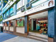 Shop 1, 194 Goulburn Street, Surry Hills, NSW 
 Affordable City Investment Opportunity 
 Perfectly located with prominent 
street presence this commercial property offers an affordable investment
 opportunity to enter the bustling city fringe marketplace. - 3 x 3 year Lease commenced may 2012. - Current rental income $26,000 per annum approx. - Well established "Bean Temple" cafe in thriving Surry Hills precinct. - Contact Joel Hollis m0413 249 020 for further information and book an appointment. 
 