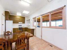  1 Vista Ave Mt Waverley VIC 3149 Sale by AUCTION   Saturday 18 October at 01:00PM Add to calendar  Share Save  Print  3122Price Guide: Contact agent for details   |  Land: 729 sqm approx 	   |  Type: House  |  ID #128935 Barry Plant Mount Waverley T 03 9807 2333 EMAIL OFFICE Carolyn Barton T 03 9807 2333  |  M 0423 200 674 EMAIL AGENT Mitch Palmer T 03 9807 2333  |  M 0402 467 899 EMAIL AGENT 