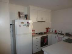  7/4 Beveridge Street, ARARAT VIC 3377 Three bedroom new townhouse on good size allotment Open plan living/kitchen/dining Main bedroom with WIR and large en-suite 2nd Bedroom centrally located. Lock up garage. Currently returning $455 per week 