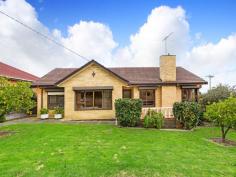  1 Vista Ave Mt Waverley VIC 3149 Sale by AUCTION   Saturday 18 October at 01:00PM Add to calendar  Share Save  Print  3122Price Guide: Contact agent for details   |  Land: 729 sqm approx 	  |  Type: House  |  ID #128935 Barry Plant Mount Waverley T 03 9807 2333 EMAIL OFFICE Carolyn Barton T 03 9807 2333  |  M 0423 200 674 EMAIL AGENT Mitch Palmer T 03 9807 2333  |  M 0402 467 899 EMAIL AGENT 