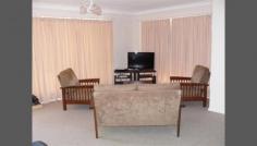  1/27 Balo St Moree NSW 2400 STYLE AND SPACE 1/27 Balo Street - Strata Titled 3 Bedroom Town House with park views Walking distance to CBD All 3 bedrooms with built-ins Modern kitchen with breakfast bench Spacious Lounge/dining room Modern bathroom with bath & separate toilet Separate laundry with access to small courtyard Evaporative air conditioning & gas point SERIOUS OFFERS WILL BE CONSIDERED Lock-up garage Elevated by approx. 1.5mtrs Designed with space in mind 