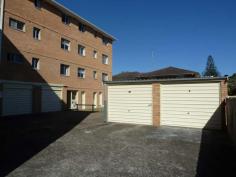  5/11 Baird St, Tuncurry, NSW 2428 100m to Ohmas Bay and the beautiful Wallis Lake. This one bedroom unit 
on the first floor is in good condition throughout and offers generous 
bedroom with built in robe, good size kitchen and bathroom, balcony and 
lockup garage. 