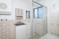  4/54 Oceanic Drive Mermaid Waters Qld 4218 $265,000 Centrally located, neat and tidy 2 bedroom unit. Enjoy the benefits of a north facing orientation; this first floor unit captures the breezes and an abundance of natural light. This property features 2 spacious bedrooms, with an open floor plan and air conditioning. Other benefits include a north facing balcony, lock-up garage and a low body corporate. Set within a small complex with 6 units in the block, the unit is handy to schools, transport, Pizzey Park, shops and sporting facilities. Only minutes to beaches and trendy Nobby Beach. 