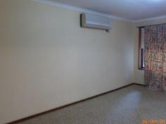  1/929 Fairview Drive Lavington NSW 2641 Fantastic 2 bedroom unit with built in 
robes in a quiet court location. Reverse cycle A/C, open plan living, 
electric cooking and a single carport. This unit will not last being 
$145 per week!! Read more at http://albury.ljhooker.com.au/1DYGNR#EoeGlEH3yBosssIu.99 