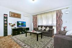  8/59 Kings Road, SALISBURY DOWNS SA 5108 $185,000 This well maintained two bedroom unit features built in robes to both bedrooms. Open plan kitchen/lounge/dining with split system air conditioning. New solar hot water system. Separate laundry. Situated in a small complex of nine units. This may suit the first home buyer or investor. Anticipated rent return of over 6%. Other features: Built-In Wardrobes,Close to Schools,Close to Shops,Close to Transport,Garden 