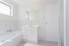  2/28 Holland Crescent Capalaba Qld 4157 
						
							Picture Perfect 2 bed unit Pet Friendly
						
						 Surpassing all expectations - Nestled in an immaculately maintained small complex **2
 queen sized bedrooms with built ins **Master with extravagantly sized 
robe with his and hers shelving **New carpet & paint throughout 
**Abundance of cupboards in fantastic kitchen with new cooktop **Walk in
 storage, separate linen cupboard **Large laundry with full length 
storage **Two way bathroom with separate toilet **Single lock up garage 
& security screens **Incredibly private rear yard, fully fenced, 
plethora of greenery **Unbeatable position - Walk to shops, schools and transport More photos to follow soon! Body Corporate is $22.00 per week   
					 