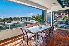  44/10 Pyrmont Bridge Road CAMPERDOWN NSW 2050 From a commanding North facing position this beautifully presented sun-filled 
apartment offers stunning loggia living and amazing life space. Features 
include: -Quiet North facing position -Open plan living / dining area 
with retractable monarch door -Loggia balcony -Gourmet kitchen with 
island bench, stainless steel appliances and ample cupboard space 
 -Double bedroom with built in wardrobes -Dual entry bathroom with 
separate bath and shower -Internal laundry 