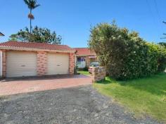  2/2 Cornwall Avenue Gorokan NSW 2263 In a brilliant location close to schools, shops and transport, this is perfect for the downsizer or an astute investment. 
 
Consisting of gorgeous raked ceilings which add loads of character, a 
courtyard if you have pets plus split air-conditioning to stay 
comfortable all year round. 
 
Dont leave it too late to inspect call Aaron Reibelt on 0414 664 438. 
 
   
 
 Property Snapshot 
 
 
 
 Property Type: 
 Duplex 
 
 
 Construction: 
 Brick Veneer 
 
 
 Features: 
 
 Built-In-Robes 
 Close to schools 
 Close to Transport 
 Courtyard 