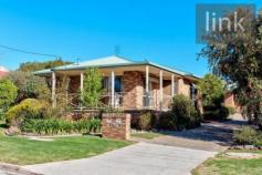  1/947 Padman Drive West Albury NSW 2640 AUCTION 20th October at 12.30pm This superb townhouse is perfectly 
located with direct access to Albury's CBD, close to medical facilities,
 schools, Murray River foreshore and bike tracks. * Offering a clever light and bright floor plan with spacious living areas, heating and cooling, internal garage access * A well-appointed kitchen with dishwasher, two spacious bedrooms, master with walk-in robe, private court yard. * Being one of a pair on the block retirees or home makers and investors will be suited to this quality townhouse.   
