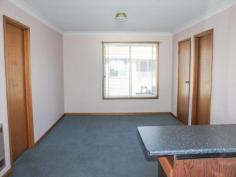  6/436 Macauley Street Albury NSW 2640 CENTRAL 2 BEDROOM UNIT - 2 blocks from Dean Street - 2 bedroom unit (built in robe) - Large bathroom and combined laundry - Separate toilet - Large open plan kitchen and living - Electric cooking - Air conditioner - Heater - Balcony/courtyard - Single carport General Features Property Type: Unit Bedrooms: 2 Bathrooms: 1 Price per calendar month: $825 Bond: $760 
