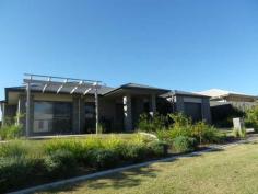 1/2 Natalia Court Warwick Qld 4370 Excellent value with this as new 2 bedroom brick unit. Great location 
being walking distance to Scots College and the School of Total 
Education. Ideal investment property which would rent at $230 / week 
with depreciation benefits. 
Motivated vendor wants the property sold this month. Inspect today and buy a bargain. 